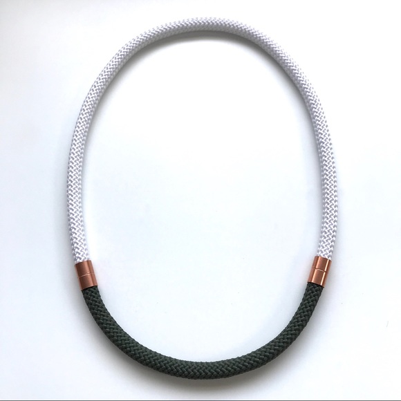 White + forest green statement necklace with copper pieces - Picture 2 of 4